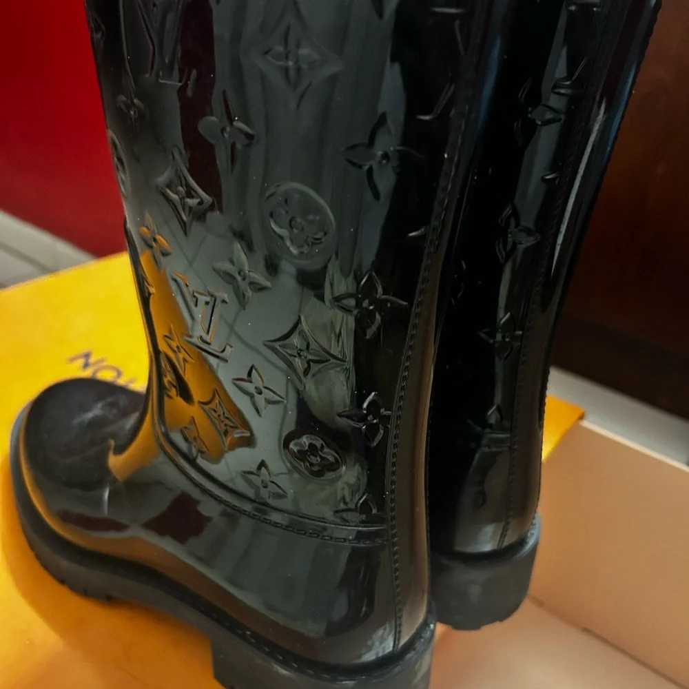 Louis Vuitton Monogram Rain Boots - Picture 3 of 15